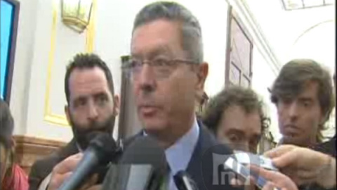 Gallardón ve imposible la consulta en Cataluña sin modificar la Constitución Gallardón ve imposible la consulta en Cataluña sin modificar la Constitución
