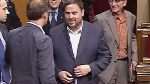 Oriol Junquera se cae en el Parlament Oriol Junquera se cae en el Parlament