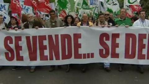 Miles de personas participan en el centro de Madrid en una nueva marea blanca Miles de personas participan en el centro de Madrid en una nueva marea blanca