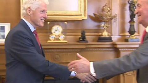 El rey se reúne con Bill Clinton en la Zarzuela El rey se reúne con Bill Clinton en la Zarzuela