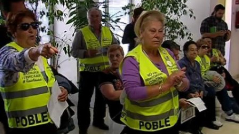 Los 'yayoflautas' ocupan el ayuntamiento de Montcada Los 'yayoflautas' ocupan el ayuntamiento de Montcada