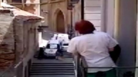 "Gire a la derecha y arrójese por la escalera" "Gire a la derecha y arrójese por la escalera"