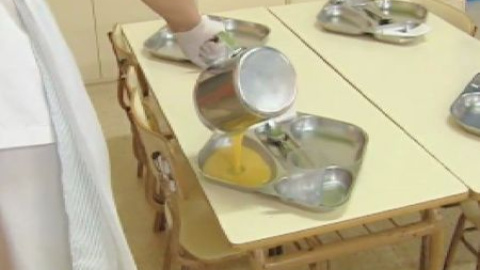 Los escolares andaluces sin recursos tienen desde hoy tres comidas diarias Los escolares andaluces sin recursos tienen desde hoy tres comidas diarias