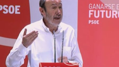 Rubalcaba: "No queremos volver a la España de 'Cuéntame'" Rubalcaba: "No queremos volver a la España de 'Cuéntame'"