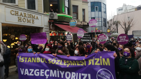 Organizaciones feministas en un acto por el Convenio de Estambul (Estambul).