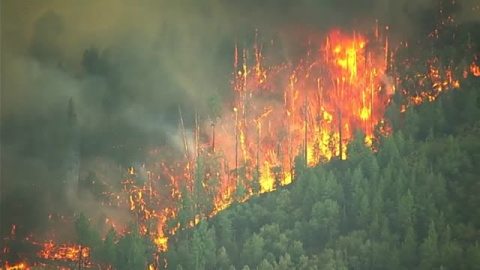 Miles de evacuados en California por un incendio descontrolado Miles de evacuados en California por un incendio descontrolado