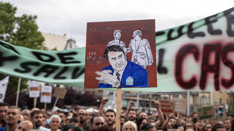 Una pancarta en la que salen el consejero de Medio Ambiente, Juan Carlos Suárez-Quiñones, y el presidente de la Junta de Castilla y León, Alfonso Fernández Mañueco. Una pancarta en la que salen el consejero de Medio Ambiente, Juan Carlos Suárez-Quiñones, y el presidente de la Junta de Castilla y León, Alfonso Fernández Mañueco.