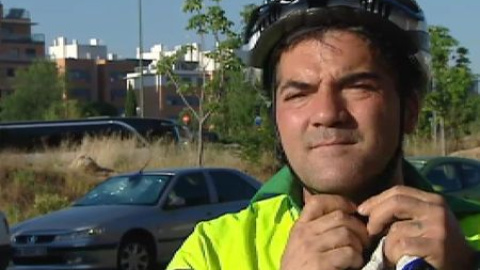 Los operarios de basuras obligados a llevar casco de ciclista Los operarios de basuras obligados a llevar casco de ciclista