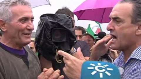 El SAT protesta en la finca de Sevilla de Mario Conde El SAT protesta en la finca de Sevilla de Mario Conde