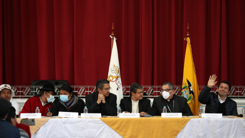 Los representantes indígenas, de la Conferencia Episcopal, del Comité Empresarial y del Gobierno de Ecuador, en una rueda de prensa, a 30 de junio de 2022. Los representantes indígenas, de la Conferencia Episcopal, del Comité Empresarial y del Gobierno de Ecuador, en una rueda de prensa, a 30 de junio de 2022.