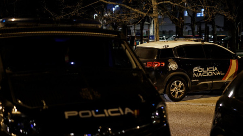 Dos coches de Policía Nacional el día en que ha comenzado un plan específico contra las bandas juveniles, a 10 de febrero de 2022, en Madrid. Dos coches de Policía Nacional el día en que ha comenzado un plan específico contra las bandas juveniles, a 10 de febrero de 2022, en Madrid.