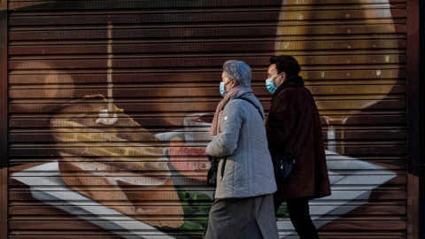 29/12/2020. - Dos mujeres pasean, en una imagen de archivo. 29/12/2020. - Dos mujeres pasean, en una imagen de archivo.