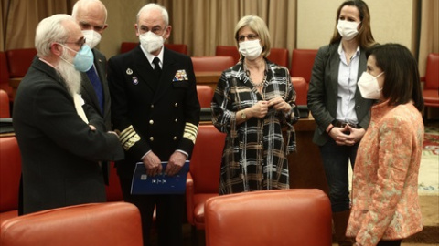 La Ministra de Defensa, Margarita Robles (d), conversa antes de comparecer en la Comisión de Defensa celebrada en el Congreso de los Diputados, en Madrid, a 10 de marzo de 2021. La Ministra de Defensa, Margarita Robles (d), conversa antes de comparecer en la Comisión de Defensa celebrada en el Congreso de los Diputados, en Madrid, a 10 de marzo de 2021.