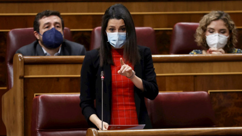 La líder de Ciudadanos, Inés Arrimadas, interviene en la sesión de control que se celebra en el Congreso de los Diputados, este miércoles. La líder de Ciudadanos, Inés Arrimadas, interviene en la sesión de control que se celebra en el Congreso de los Diputados, este miércoles.