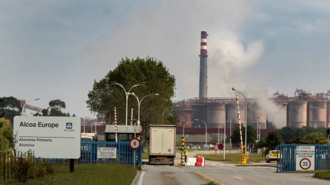 Imagen de la entrada de la planta de la multinacional estadounidense Alcoa de San Cibrao (Cervo, Lugo). EFE/Eliseo Trigo Imagen de la entrada de la planta de la multinacional estadounidense Alcoa de San Cibrao (Cervo, Lugo). EFE/Eliseo Trigo