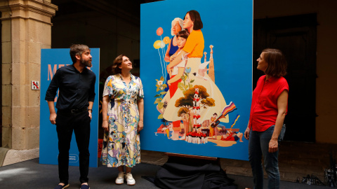 L'alcaldessa de Barcelona, Ada Colau; l'autor del cartell de la Mercè 2022, David de las Heras, i la pregonera Carla Simón. L'alcaldessa de Barcelona, Ada Colau; l'autor del cartell de la Mercè 2022, David de las Heras, i la pregonera Carla Simón.