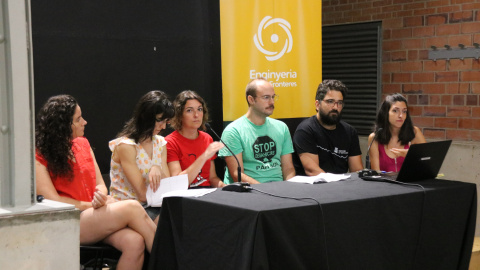 Representants de la PAH, l'Observatori DESC, l'Aliança contra la Pobresa Energètica i Enginyeria sense Fronteres, donen una roda de premsa per presentar l'informe 'Estat de l'Exclusió Residencial: impactes de la llei 24/2015 i altres mesures'. Representants de la PAH, l'Observatori DESC, l'Aliança contra la Pobresa Energètica i Enginyeria sense Fronteres, donen una roda de premsa per presentar l'informe 'Estat de l'Exclusió Residencial: impactes de la llei 24/2015 i altres mesures'.