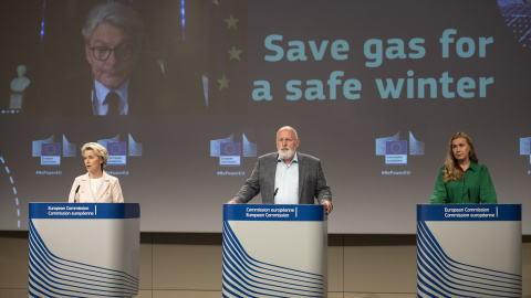 La presidenta de la Comisión Europea, Ursula von der Leyen, su vicepresidente, Frans Timmermans, y la responsable de la UE de energía, Kadri Simson. La presidenta de la Comisión Europea, Ursula von der Leyen, su vicepresidente, Frans Timmermans, y la responsable de la UE de energía, Kadri Simson.