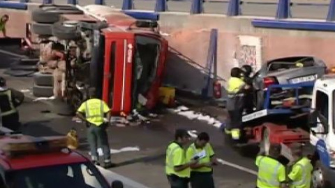 Dos vehículos han colisionado a la salida de un túnel en Zaragoza Dos vehículos han colisionado a la salida de un túnel en Zaragoza
