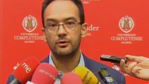 El PSOE acusa a Rajoy de "estar encubriendo a un delincuente" El PSOE acusa a Rajoy de "estar encubriendo a un delincuente"