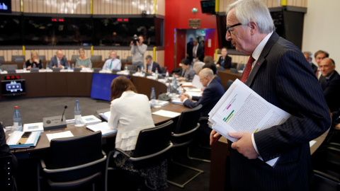 El presidente de la Comisión Europea, Jean-Claude Juncker, a su llegda a una reunión del Ejecutivo comunitario en Estrasburgo. REUTERS/Vincent Kessler El presidente de la Comisión Europea, Jean-Claude Juncker, a su llegda a una reunión del Ejecutivo comunitario en Estrasburgo. REUTERS/Vincent Kessler