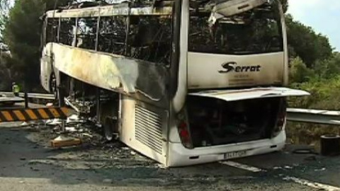 Autobús calcinado el Lérida Autobús calcinado el Lérida