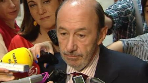 Rubalcaba: "Griñán está cumpliendo con su deber" Rubalcaba: "Griñán está cumpliendo con su deber"
