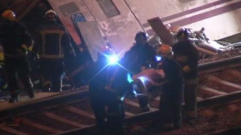 Accidente de tren en Santiago: 77 muertos y más de 140 heridos Accidente de tren en Santiago: 77 muertos y más de 140 heridos