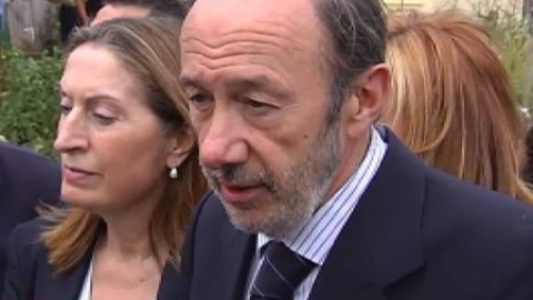 Rubalcaba y Valenciano visitan el lugar del accidente Rubalcaba y Valenciano visitan el lugar del accidente