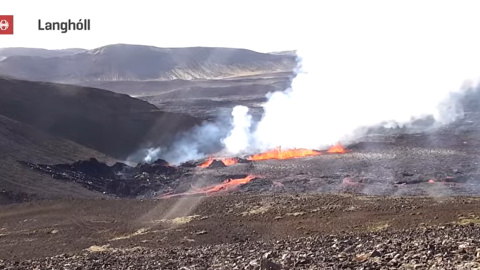 Lava saliendo de la grieta volcánica del Fagradalsfjall, en la península de Reykjanes, al suroeste de Islandia. Lava saliendo de la grieta volcánica del Fagradalsfjall, en la península de Reykjanes, al suroeste de Islandia.