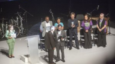 Colombia, frente al espejo de su tragedia en el histórico Informe Final de la Comisión de la Verdad Colombia, frente al espejo de su tragedia en el histórico Informe Final de la Comisión de la Verdad