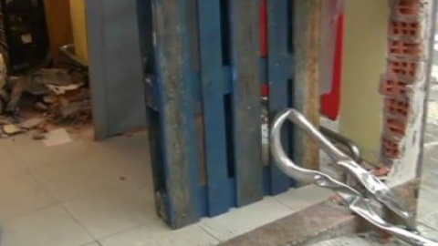 Choca contra un supermercado por huir de un control de alcoholemia Choca contra un supermercado por huir de un control de alcoholemia