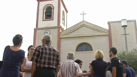 El pueblo alicantino de Rojales despide a su querida 'Don Chelo' El pueblo alicantino de Rojales despide a su querida 'Don Chelo'
