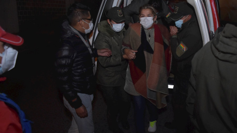 La expresidenta interina de Bolivia Jeanine Áñez es trasladada hoy a otra prisión, en La Paz. - EFE La expresidenta interina de Bolivia Jeanine Áñez es trasladada hoy a otra prisión, en La Paz. - EFE