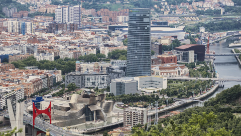 Imagen desde las alturas de la ciudad de Bilbao, en el País Vasco. Imagen desde las alturas de la ciudad de Bilbao, en el País Vasco.
