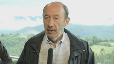 Rubalcaba dice que el consejo de la UE de bajar los salarios en España "es veneno" Rubalcaba dice que el consejo de la UE de bajar los salarios en España "es veneno"