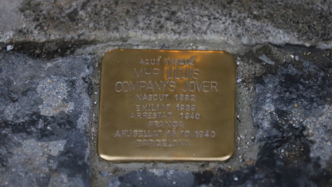 La llamborda 'Stolpersteine' en homenatge a Lluís Companys, col·locada a la plaça Sant Jaume el 15 d'octubre passat. La llamborda 'Stolpersteine' en homenatge a Lluís Companys, col·locada a la plaça Sant Jaume el 15 d'octubre passat.