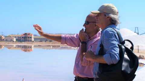 Fernando Vera y Pedro Górgolas (dcha.), en la laguna salada en una foto de archivo. Fernando Vera y Pedro Górgolas (dcha.), en la laguna salada en una foto de archivo.