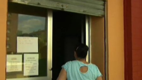 Vecinos de Santander ayudan a una tienda solidaria a repartir alimentos Vecinos de Santander ayudan a una tienda solidaria a repartir alimentos
