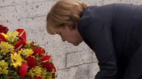 Merkel visita el campo de concentración de Dachau Merkel visita el campo de concentración de Dachau