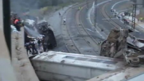 El juez considera que no sólo el maquinista es responsable del accidente de Santiago El juez considera que no sólo el maquinista es responsable del accidente de Santiago