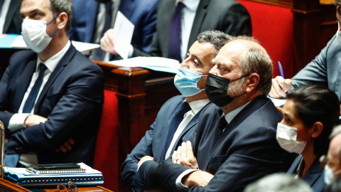 El ministro de Justicia francés Eric Dupond-Moretti (a la derecha), el ministro del Interior francés Gerald Darmanin (en el centro) y el portavoz del gobierno francés Olivier Veran (a la izquierda).- EFE/EPA/Mohammed Badra El ministro de Justicia francés Eric Dupond-Moretti (a la derecha), el ministro del Interior francés Gerald Darmanin (en el centro) y el portavoz del gobierno francés Olivier Veran (a la izquierda).- EFE/EPA/Mohammed Badra