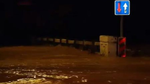 Las fuertes lluvias inundan varias localidades granadinas Las fuertes lluvias inundan varias localidades granadinas