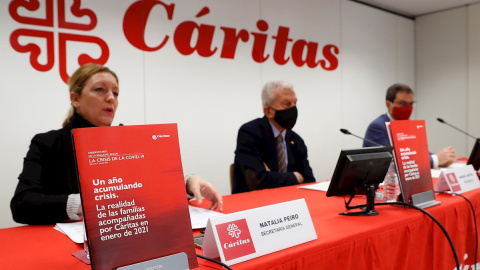 La secretaria general de Cáritas Española, Natalia Piero, y su presidente, Manuel Bretón, presentan los datos de actividad de la organización en estos meses durante una rueda de prensa convocada este martes en Madrid.