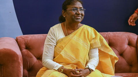 La presidenta electa de la India, Droupadi Murmu, asiste a un evento en su residencia temporal después de ser elegida nueva presidenta del país en Nueva Delhi el 22 de julio de 2022. La presidenta electa de la India, Droupadi Murmu, asiste a un evento en su residencia temporal después de ser elegida nueva presidenta del país en Nueva Delhi el 22 de julio de 2022.