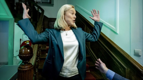 Sigrid Kaag, líder del partido Demócratas 66 y principal candidata de su partido, habla con los medios de comunicación tras los resultados de las elecciones parlamentarias. Sigrid Kaag, líder del partido Demócratas 66 y principal candidata de su partido, habla con los medios de comunicación tras los resultados de las elecciones parlamentarias.