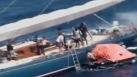 Recatan a los tripulantes de un barco pesquero a 43 kilómetros de la costa Recatan a los tripulantes de un barco pesquero a 43 kilómetros de la costa