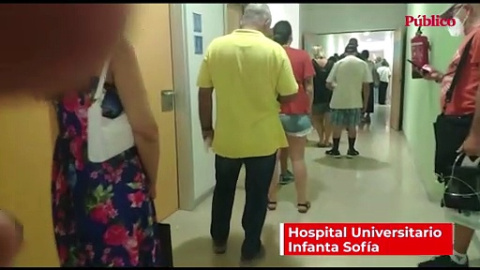 Vídeo | Largas colas de espera en el Hospital Infanta Sofía para una extracción de sangre Vídeo | Largas colas de espera en el Hospital Infanta Sofía para una extracción de sangre
