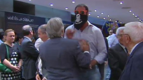 Libertad con cargos para los 11 detenidos por la agresión en la Diada Libertad con cargos para los 11 detenidos por la agresión en la Diada