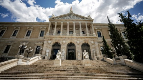 Fachada de la Biblioteca Nacional de España. Fachada de la Biblioteca Nacional de España.